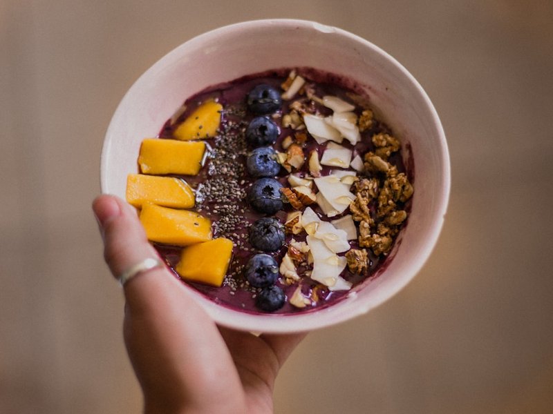 Bowl acai fruits rouges granola