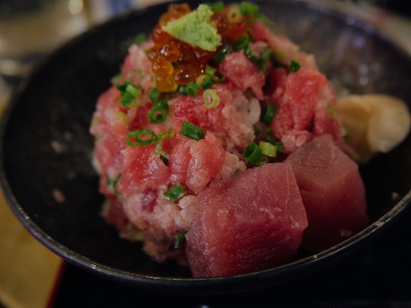 Chirashi bowl au saumon et avocat