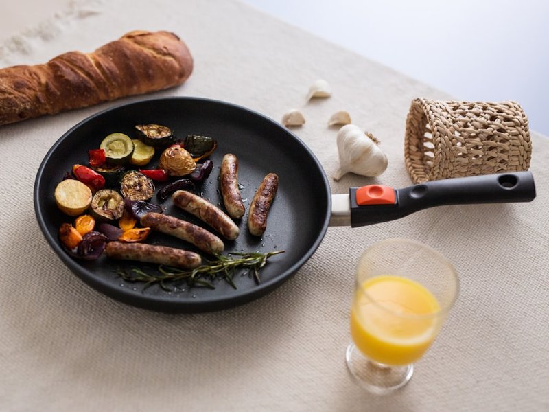 Poêlée de saucisses de Strasbourg et légumes