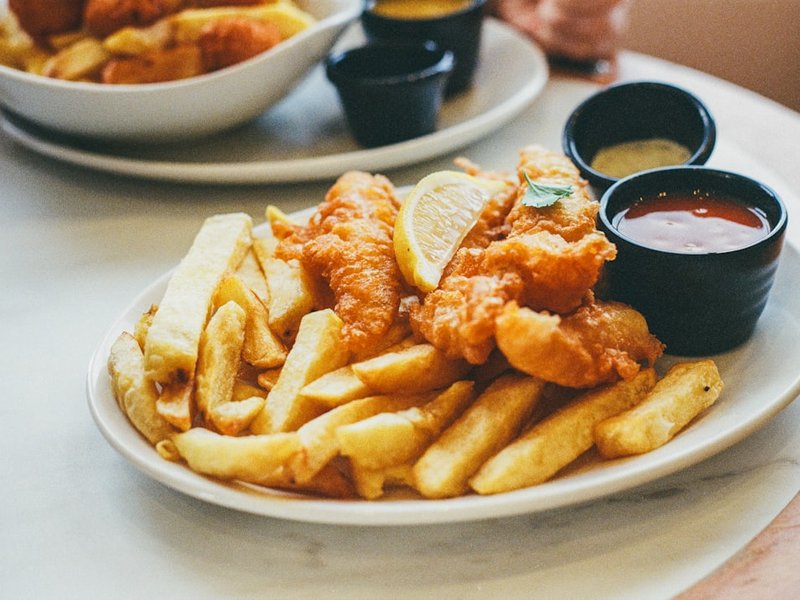Poisson pané maison et frites