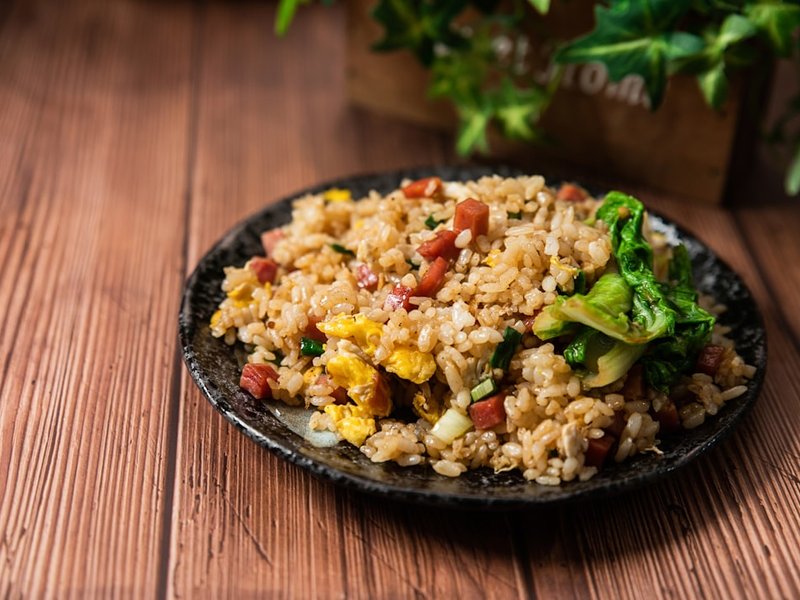 Riz cantonais simple au jambon et petits pois