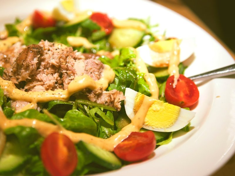 Salade composée thon œufs tomates