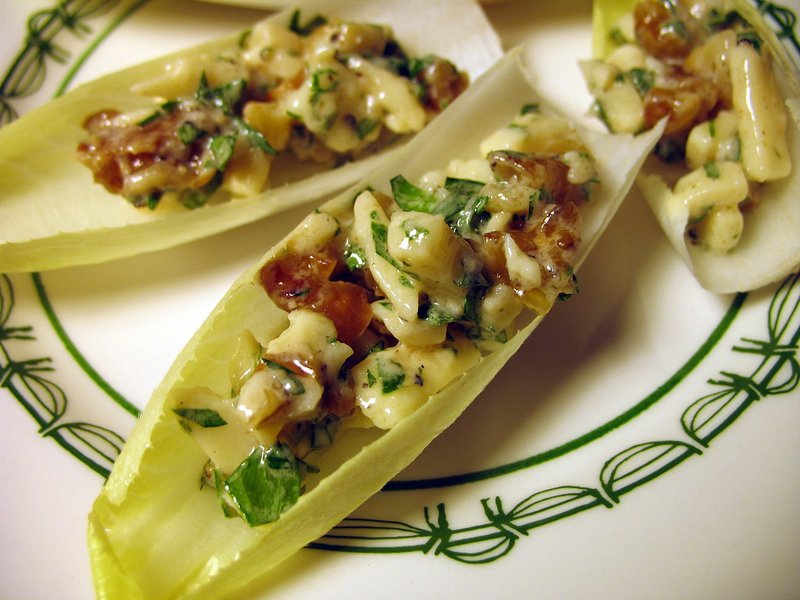 Salade d'endives noix roquefort poires