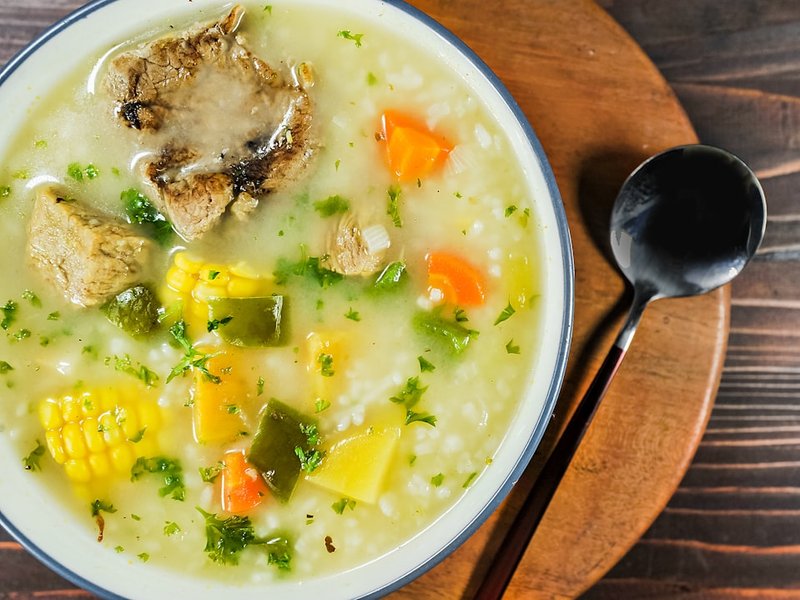 Soupe de légumes d'hiver traditionnelle