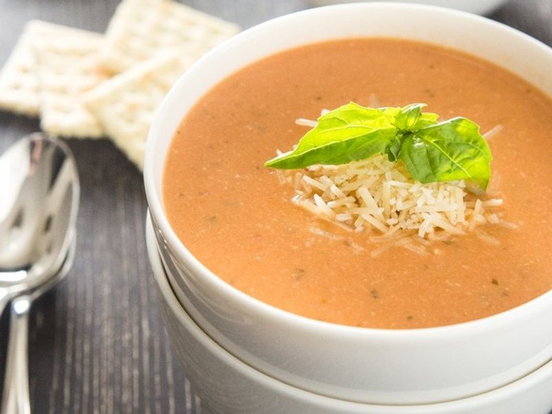 Soupe de tomates fraîches à la provençale