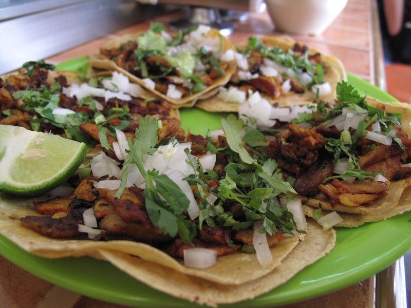 Tacos al pastor au porc mariné