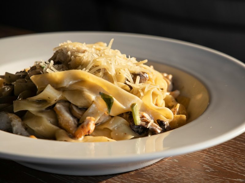 Tagliatelles au poulet, champignons et moutarde à l'ancienne