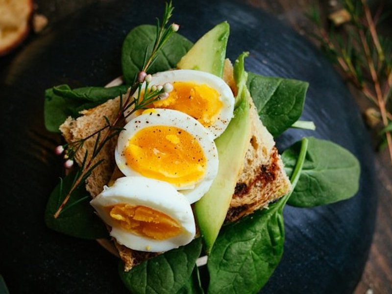 Tartines avocat œuf poché